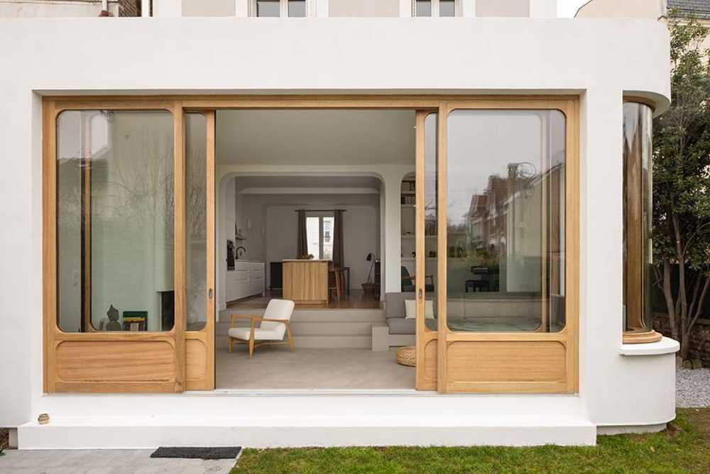 A Parisian house that opens up to the garden