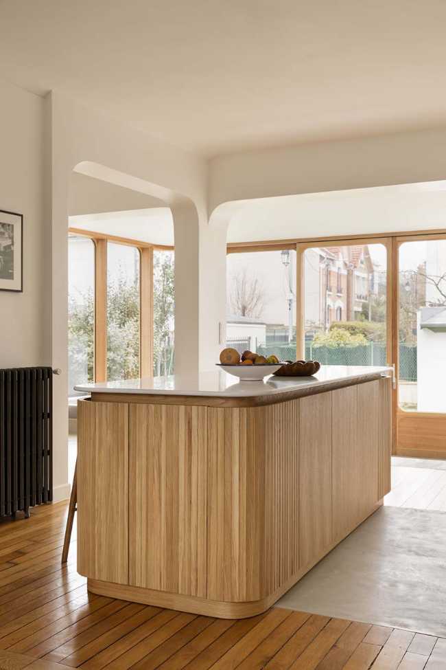 A Parisian house that opens up to the garden