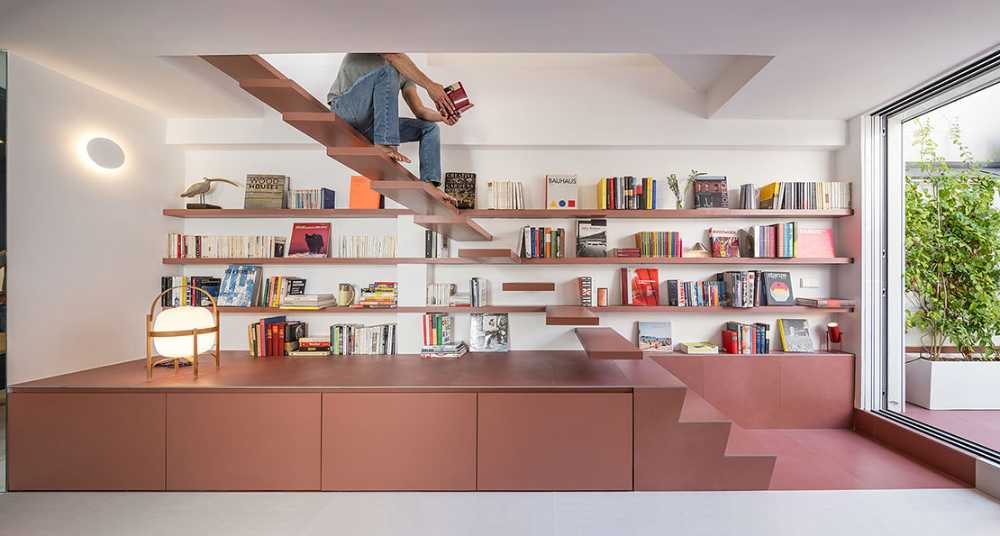 Binomial House. Living the staircase as a domestic space