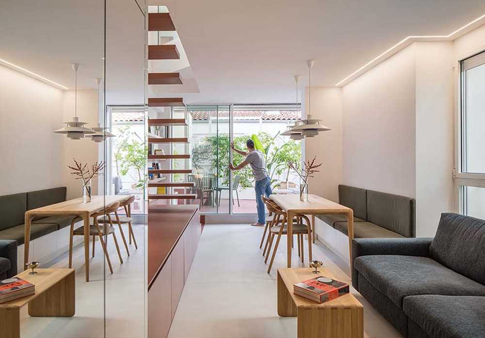 Binomial House. Living the staircase as a domestic space