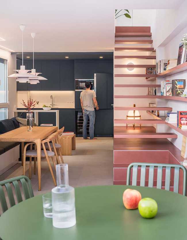 Binomial House. Living the staircase as a domestic space