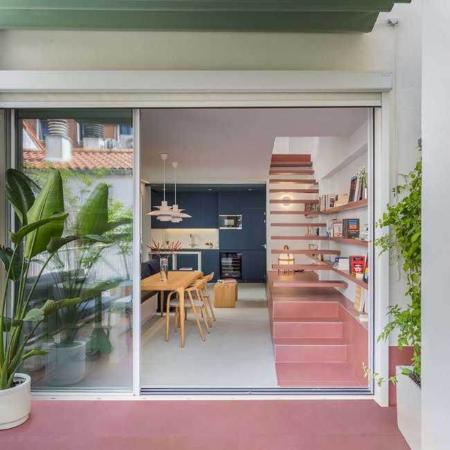 Binomial House. Living the staircase as a domestic space