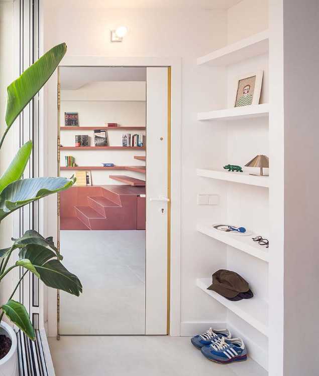 Binomial House. Living the staircase as a domestic space