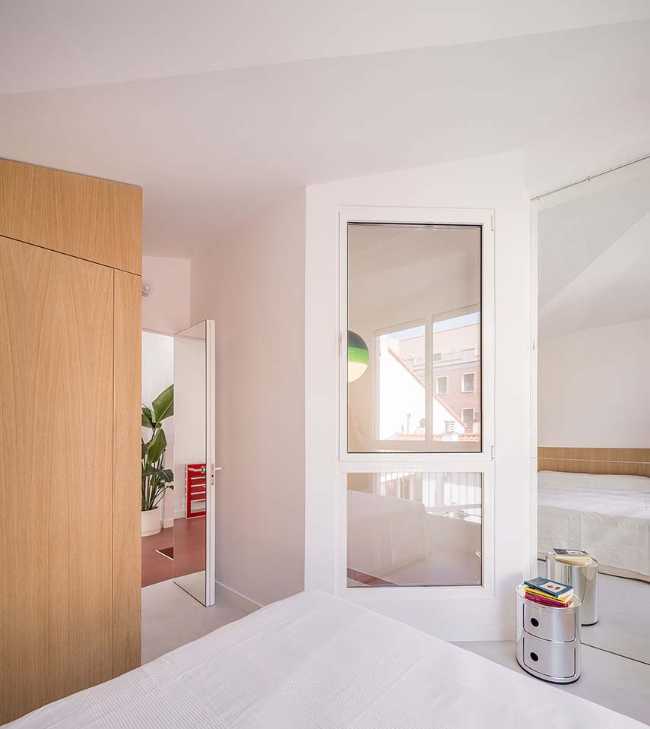 Binomial House. Living the staircase as a domestic space