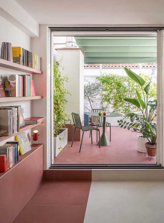 Binomial House. Living the staircase as a domestic space