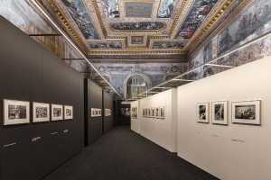 Exhibition setup Gianni Berengo Gardin: Italy tells its story