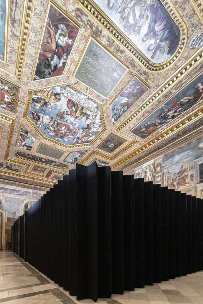 Exhibition setup Gianni Berengo Gardin: Italy tells its story