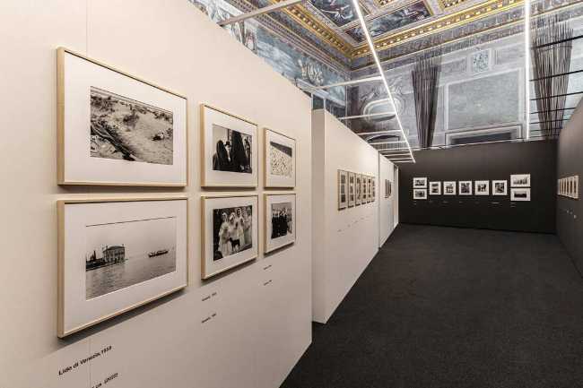 Exhibition setup Gianni Berengo Gardin: Italy tells its story
