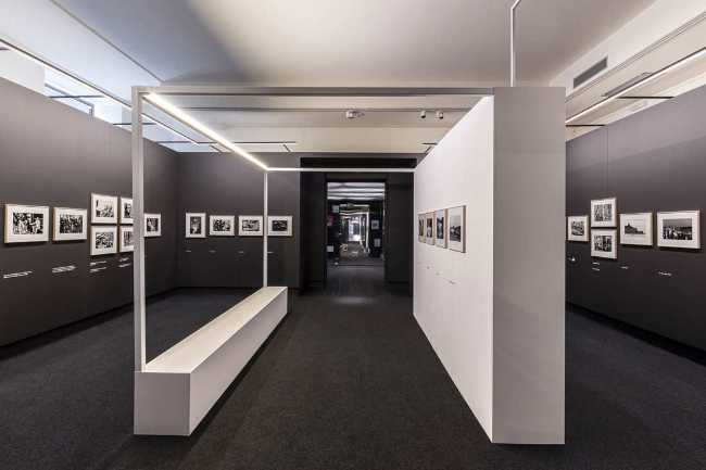 Exhibition setup Gianni Berengo Gardin: Italy tells its story