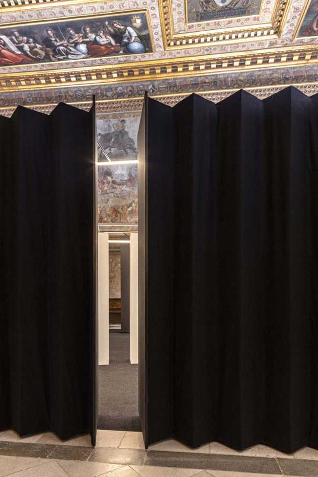 Exhibition setup Gianni Berengo Gardin: Italy tells its story