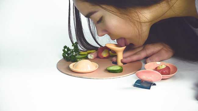 oggetti per la tavola in ceramica