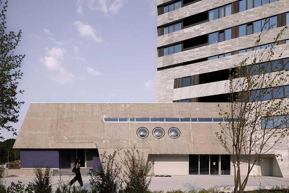 Torre Bunker y parque para revitalizar la obra brutalista de Maaskant