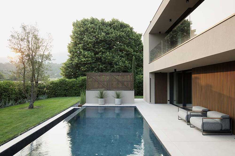 House DMF: villa en el norte de Italia entre comodidad y convivencia