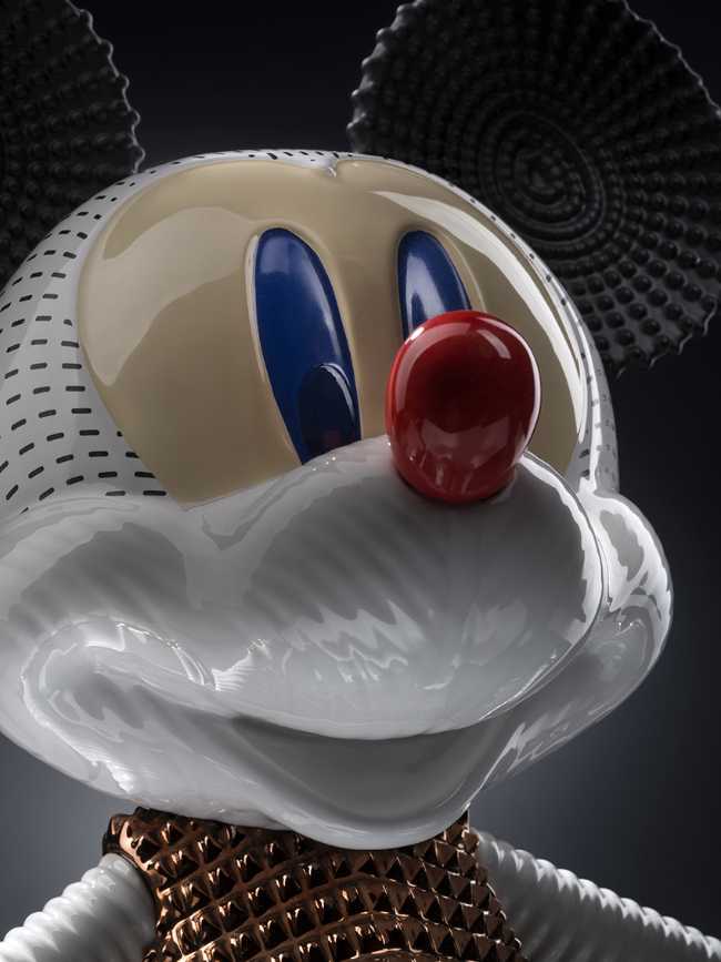 Dettagli e particolari della ceramica dedicata a Micky Mouse