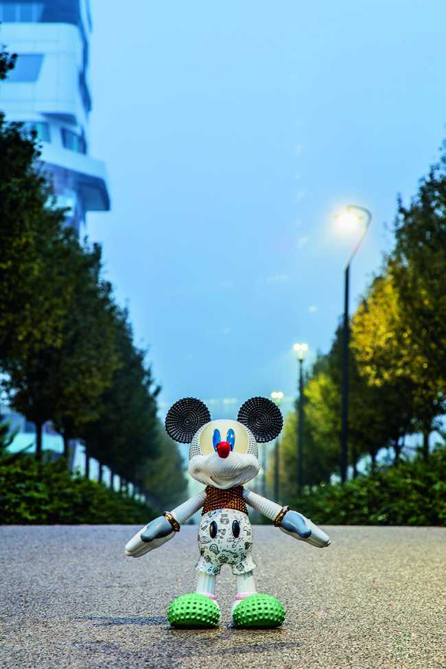 Colori e ceramica per i 90 anni di Micky Mouse
