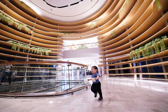 Entrance with detail of the wooden parts