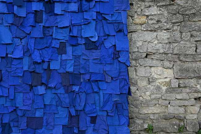 Patchwork: installazione effimera gioca con architettura e temporalità