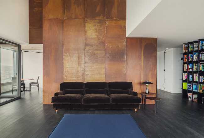 Espacio abierto y detalle del área de dormir