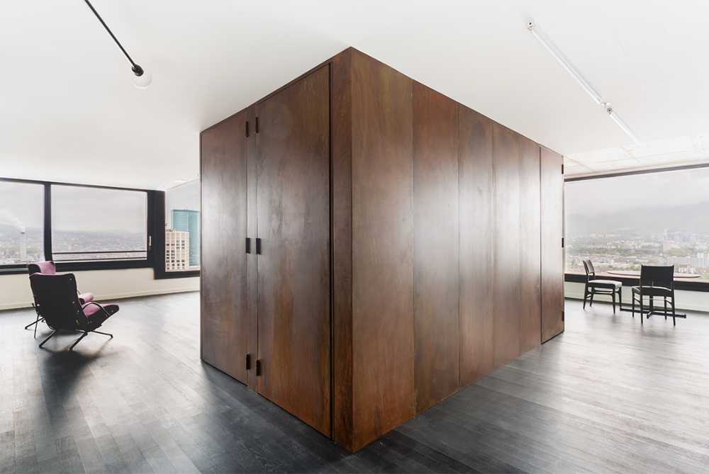 Wooden detail for the dividing part