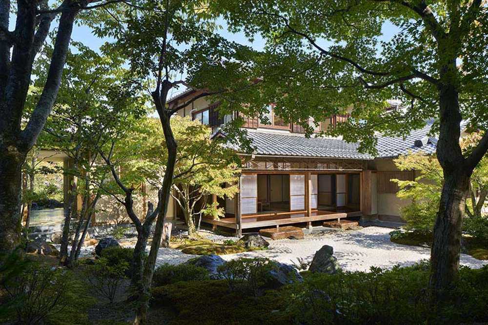 Restyling HOGAN: paisaje y arquitectura moldean el interior