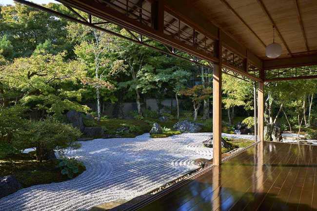 Restyling HOGAN: paisaje y arquitectura moldean el interior