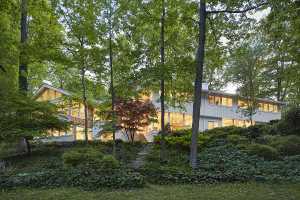 Sodon Lake House ristrutturata diventa una dimora artistica