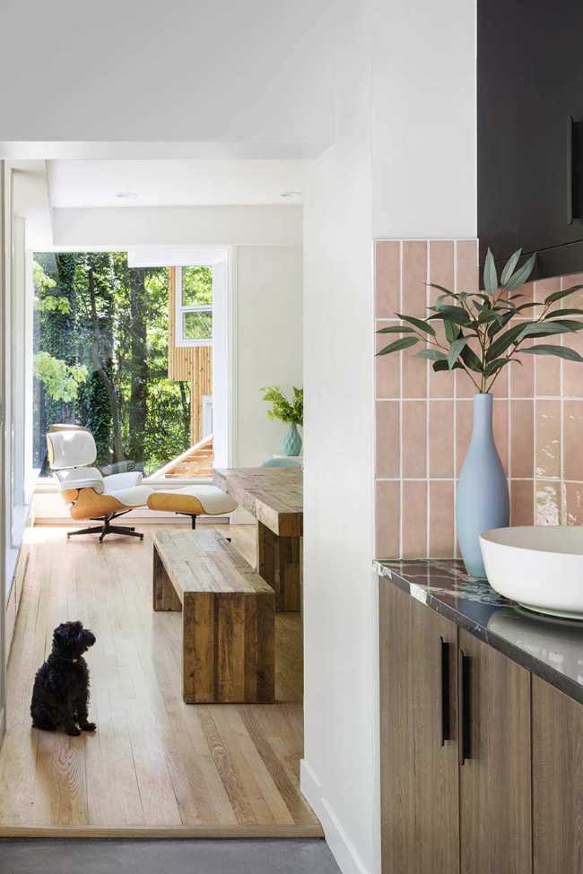 Sodon Lake House renovated becomes an artistic residence