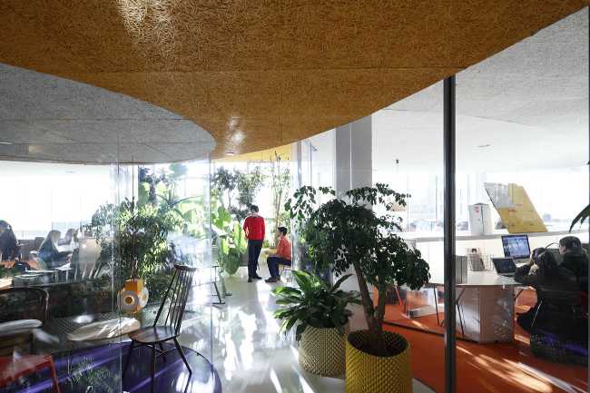 Glass panels sound-absorbing and green