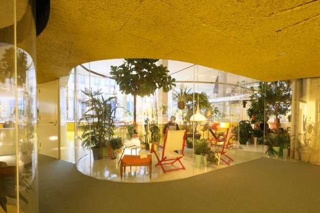 Meeting areas as living rooms