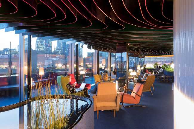 Relaxation area towards the window