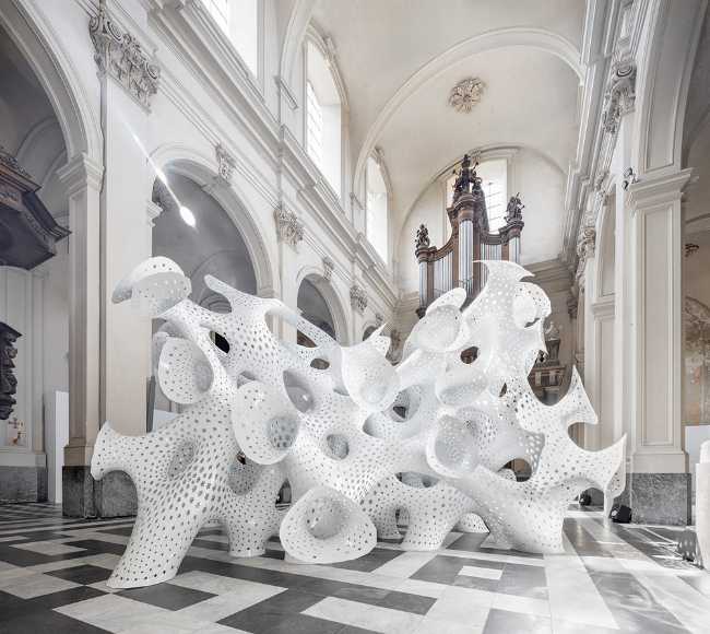 instalación en aluminio blanco