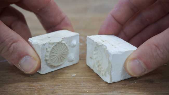 production of porcelain dishes monuments