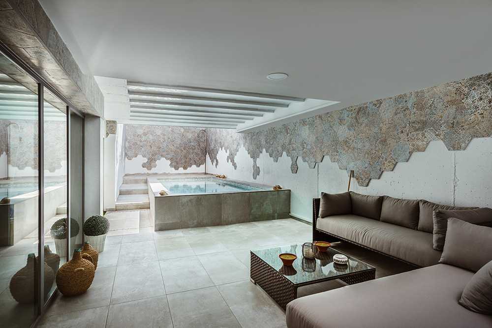 Interior de la zona del Spa y detalle de los revestimientos