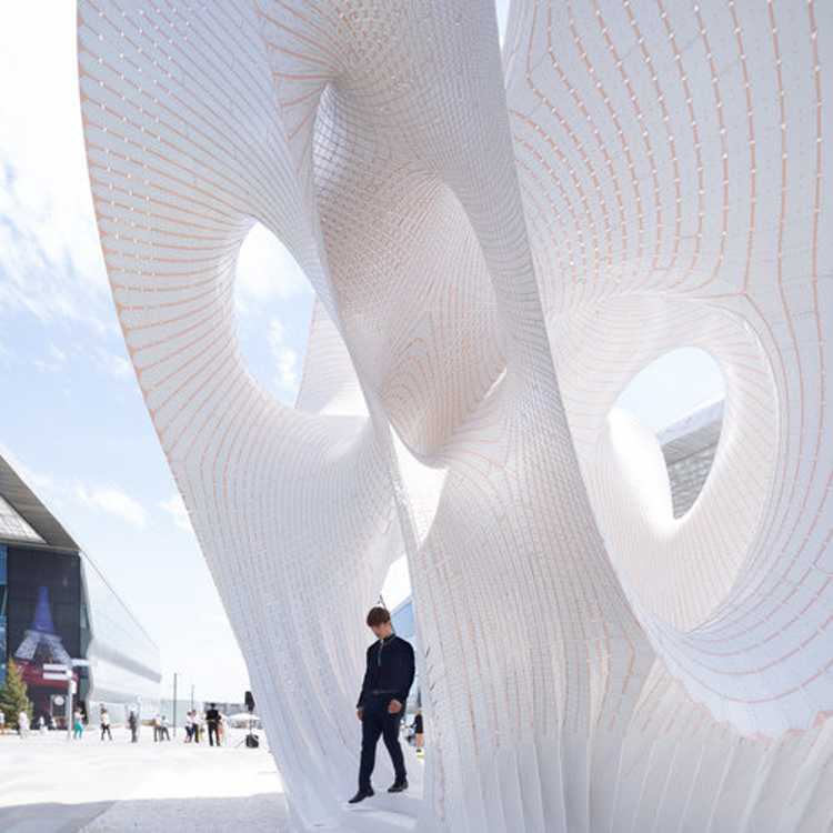 An organic sculpture defined by its technology