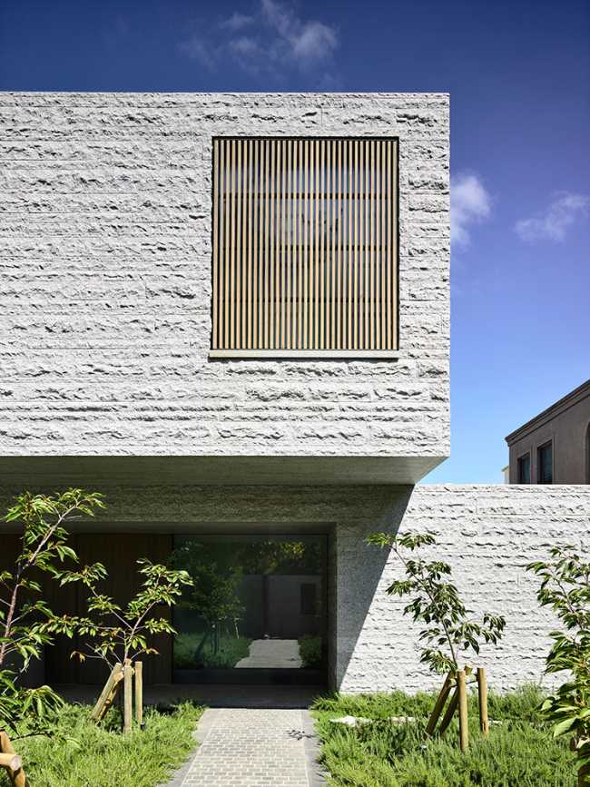 Detail of the granite cladding