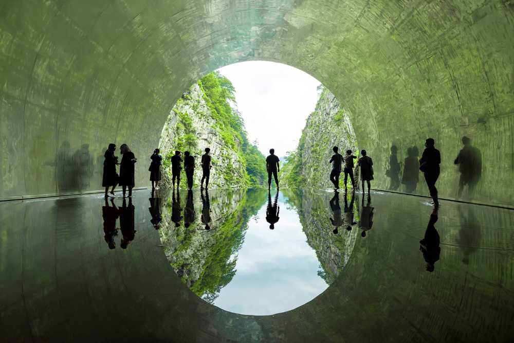 Galería de arte en un túnel