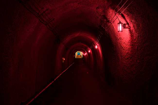 Installazione luminosa all'interno del tunnel