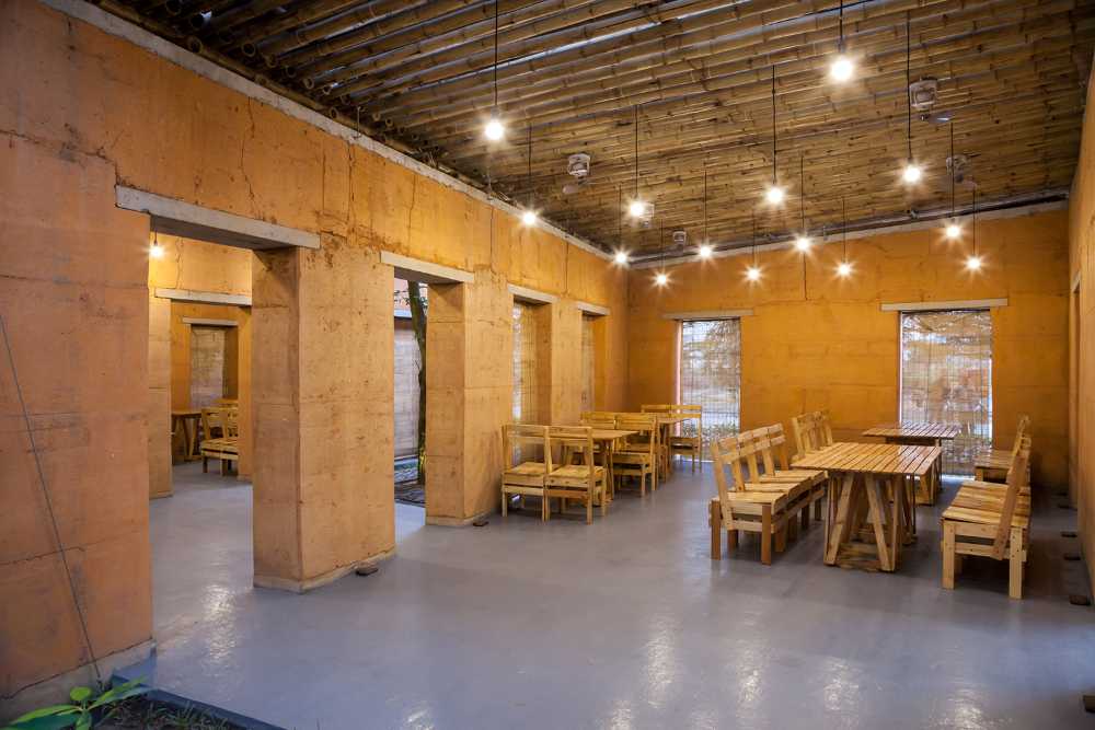 interior con paredes de madera del edificio de bambú