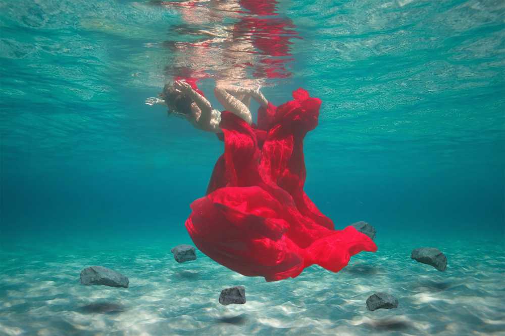 Suspension in the water