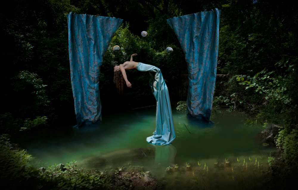 Suspension in the water