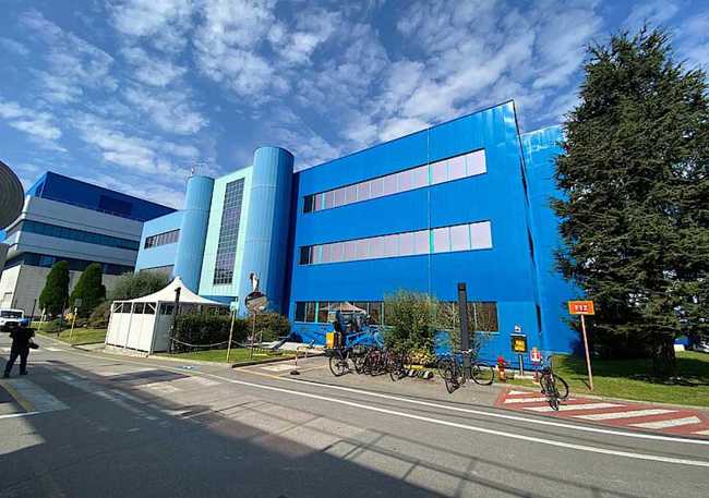 Riqualificazione Innovativa delle Facciate Metalliche in Alluminio: Tecnologie Non Invasive per Protezione, Restyling e Design Esterno