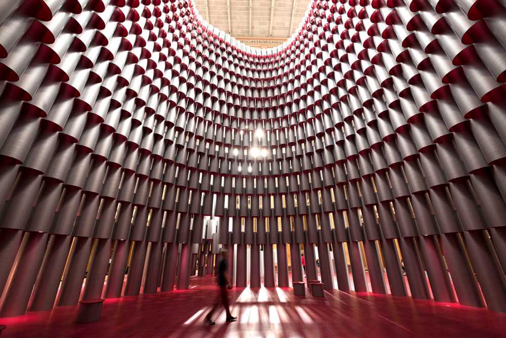 The huge waxed dome with colored tubes