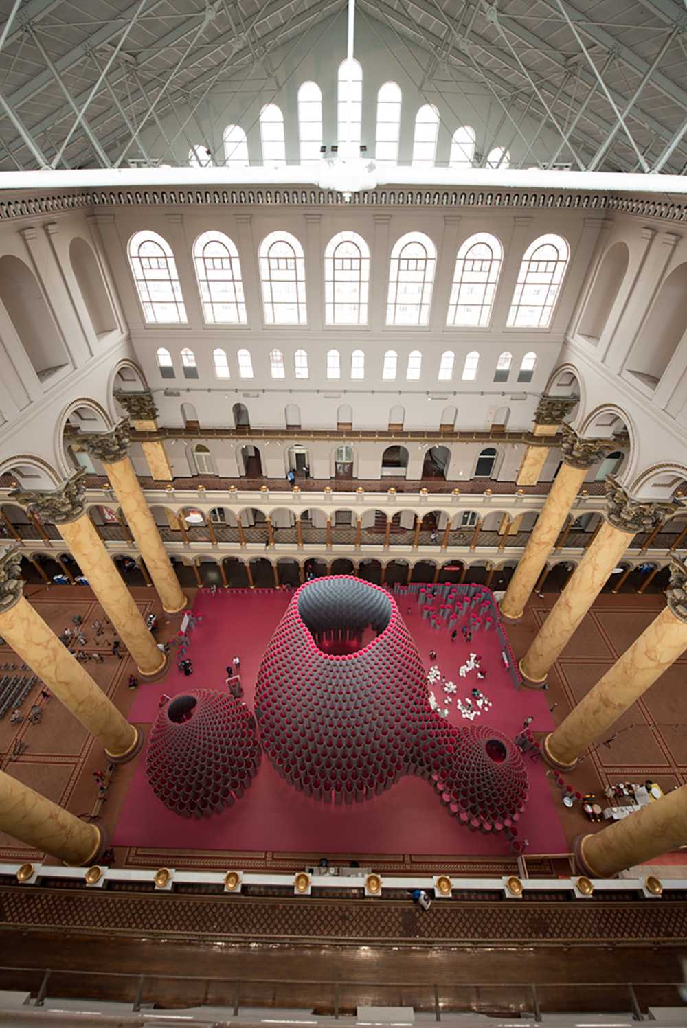 The huge waxed dome with colored tubes