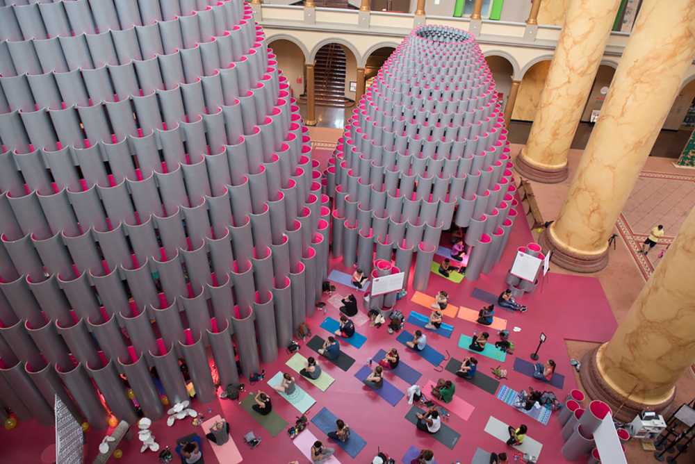 The huge waxed dome with colored tubes
