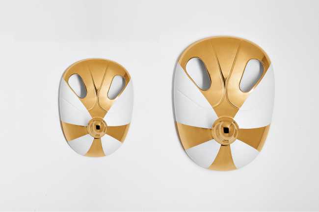 Maschere con rappresentazione immaginaria in bianco e oro