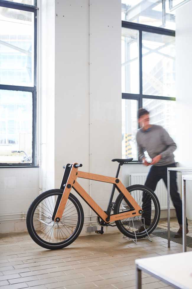 The wooden bicycle is ultra-light