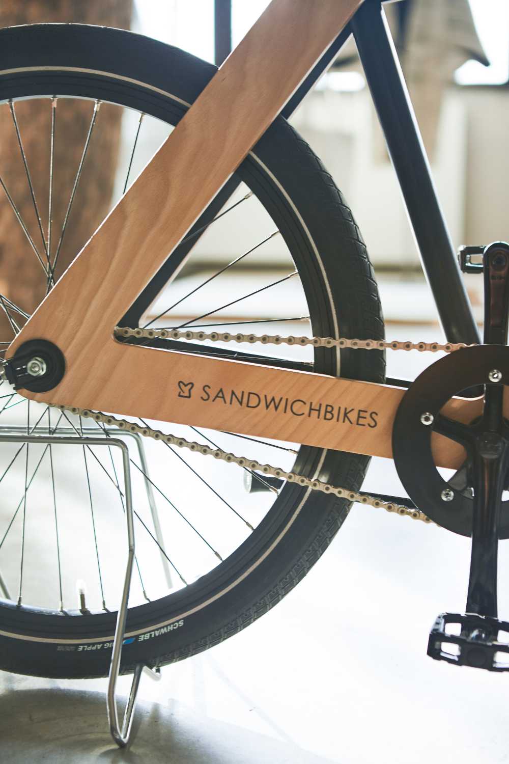 La bicicleta está siendo ensamblada