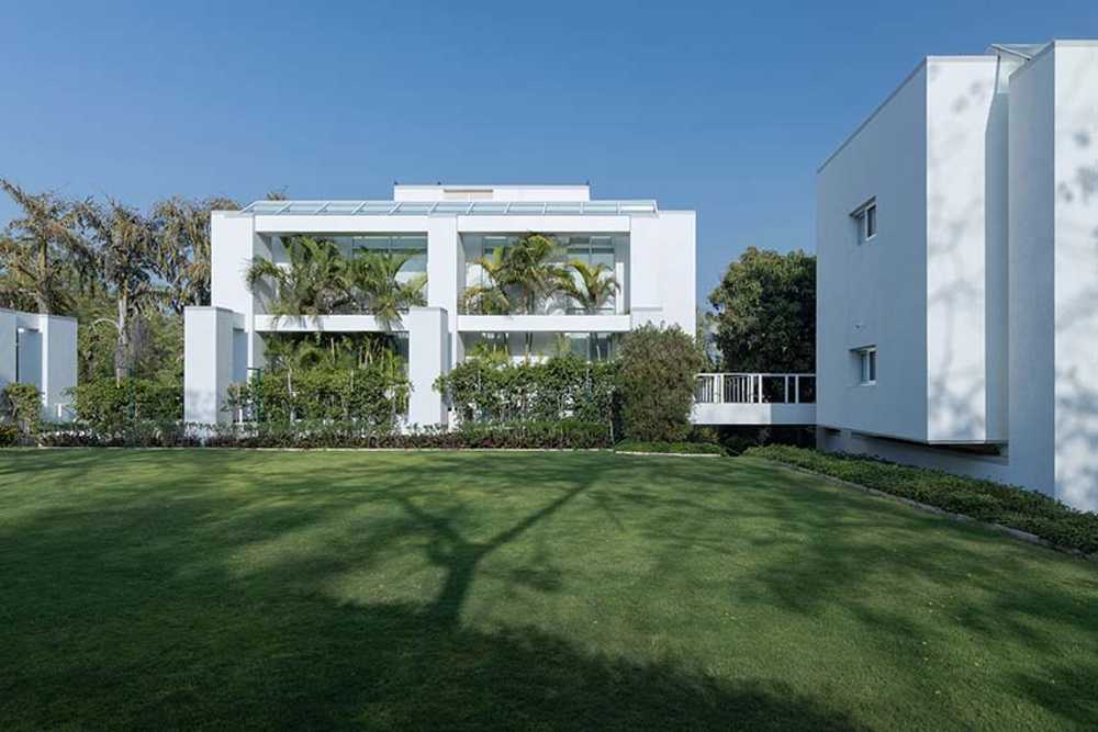 Aalloa Hills Residence, villa eco-sostenibile, si libra sulla natura