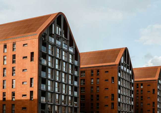 Il Fotovoltaico colorato in architettura: Tecnologie, integrazione nei contesti storici, casi studio e normativa