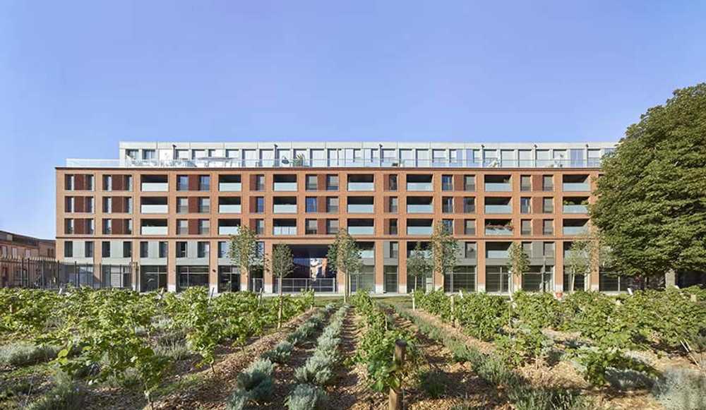 Cour du Dôme: edificio multifunzionale contemporaneo abbraccia la storia